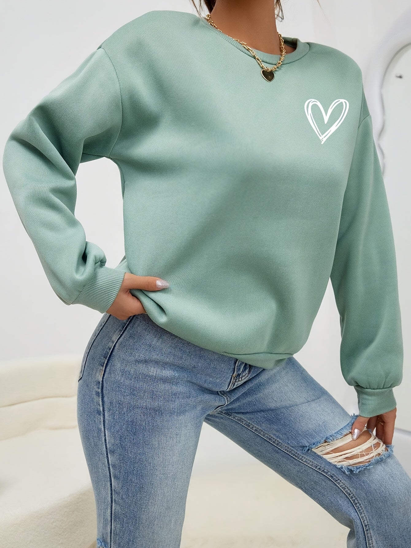 Céleste | Minimalist Heart Embroidery Sweatshirt