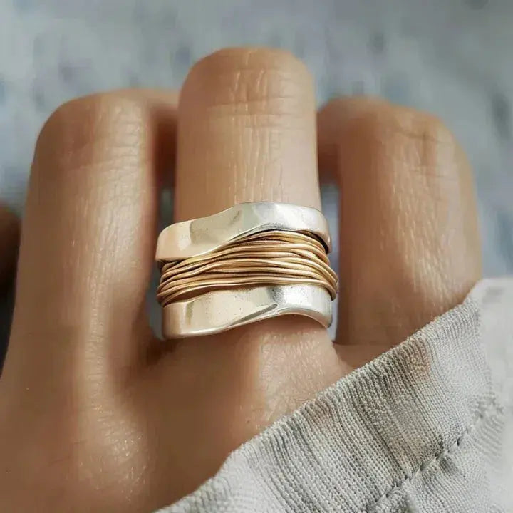 Andrea | Silver Ring Golden Thread Detail