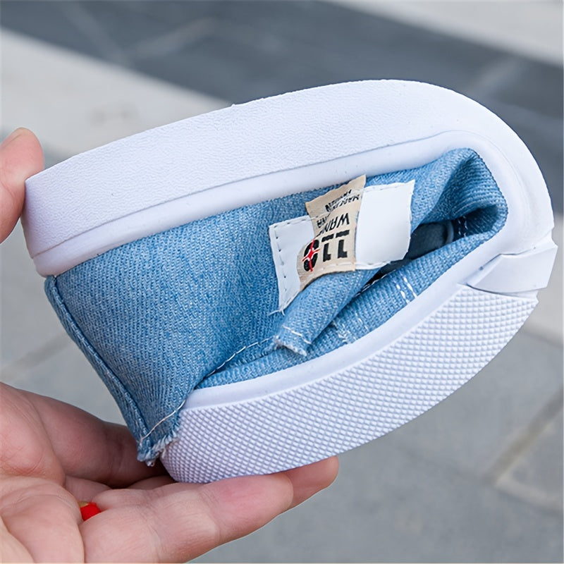 Céleste | Classic Canvas Low-Top Sneakers