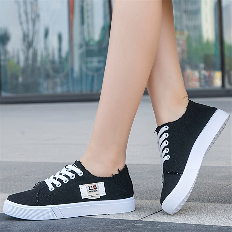 Céleste | Classic Canvas Low-Top Sneakers