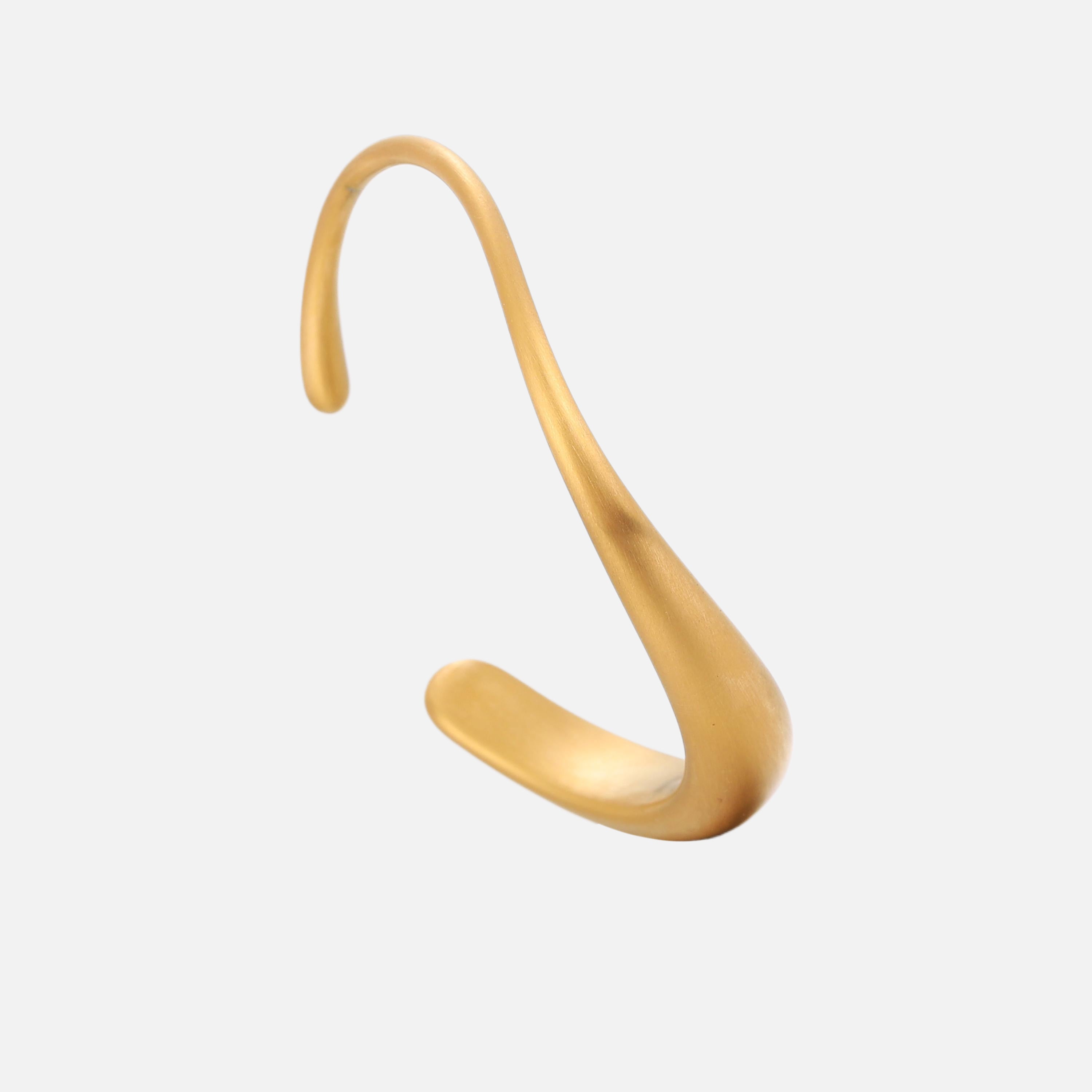 Lorie | Curve Bracelet