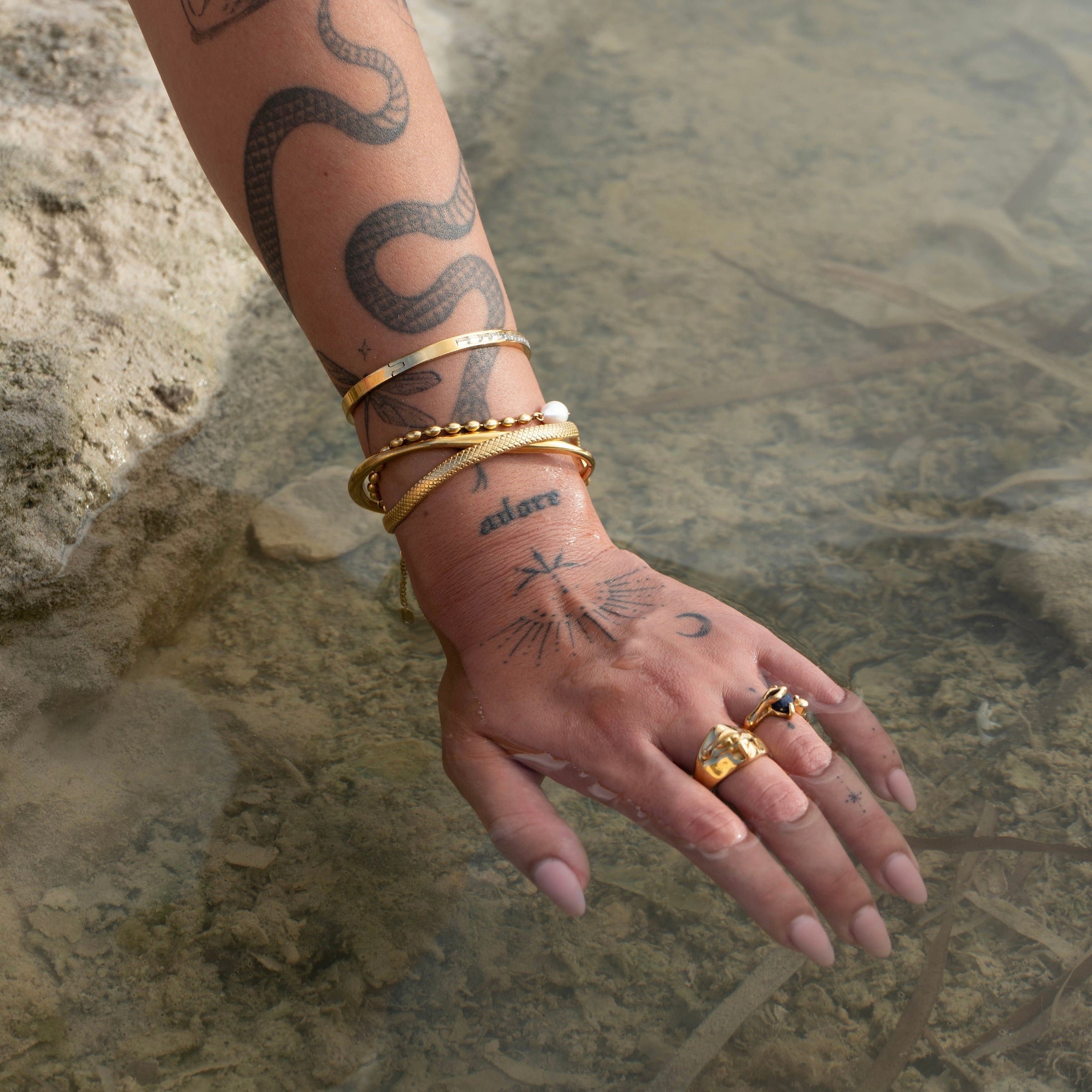 Dorinda | Vita Ring with Intricate Face Design
