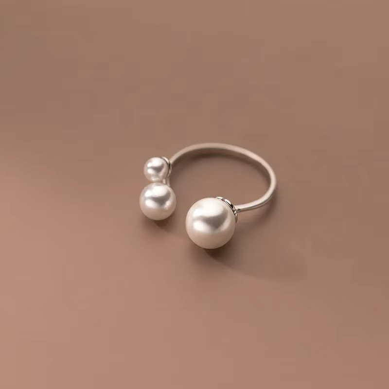 Yetta | Triple Pearl Statement Ring