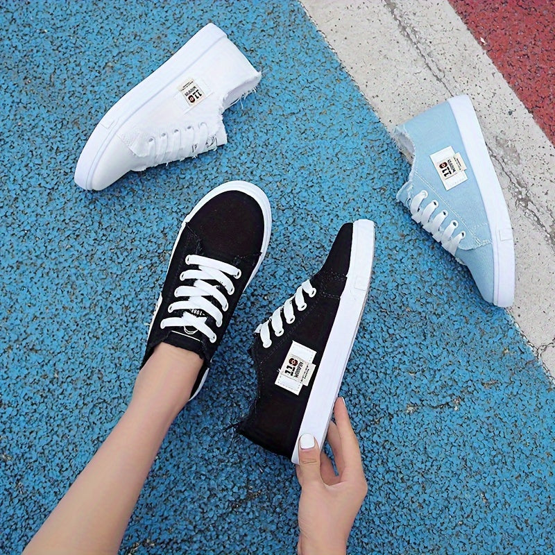 Céleste | Classic Canvas Low-Top Sneakers