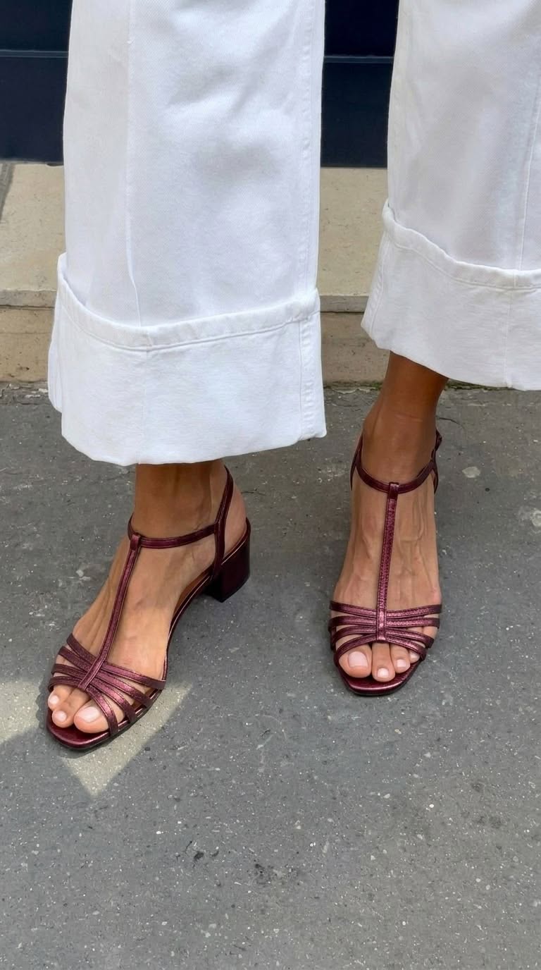 Alina | Golden Strappy Sandals Everyday