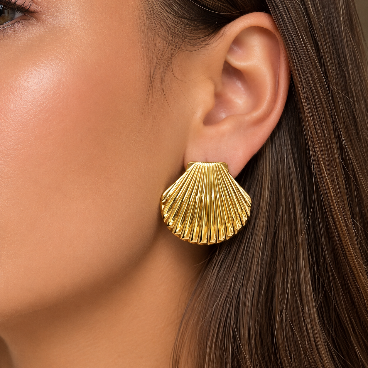 Annora | Shell-Shaped Gold Stud Earrings