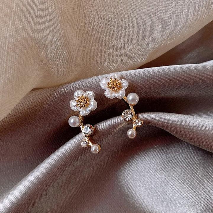 Wynne | Pearl Flower Drop Earrings