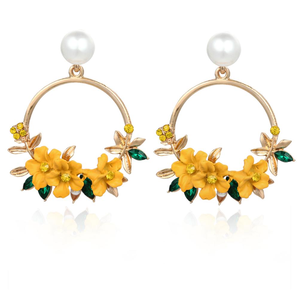 Una | Gold Flower Pearl Drop Earrings