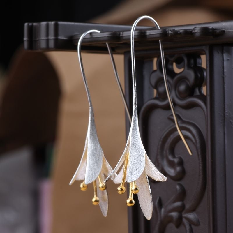 Evelyn | Elegant Silver Flower Earrings