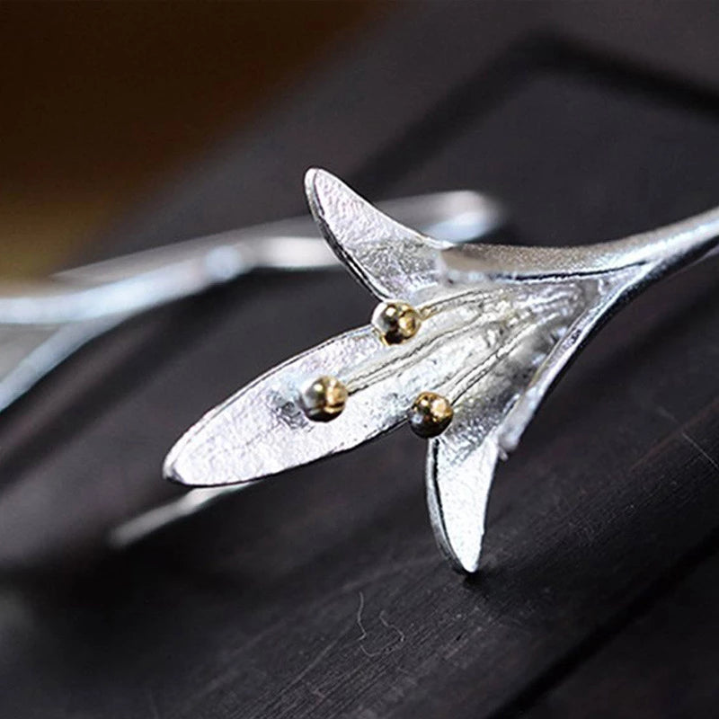 Evelyn | Elegant Silver Flower Earrings